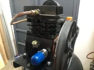 Two-cylinder air compressor without PHANTOM® wireless accelerometer mounted on crankshaft
