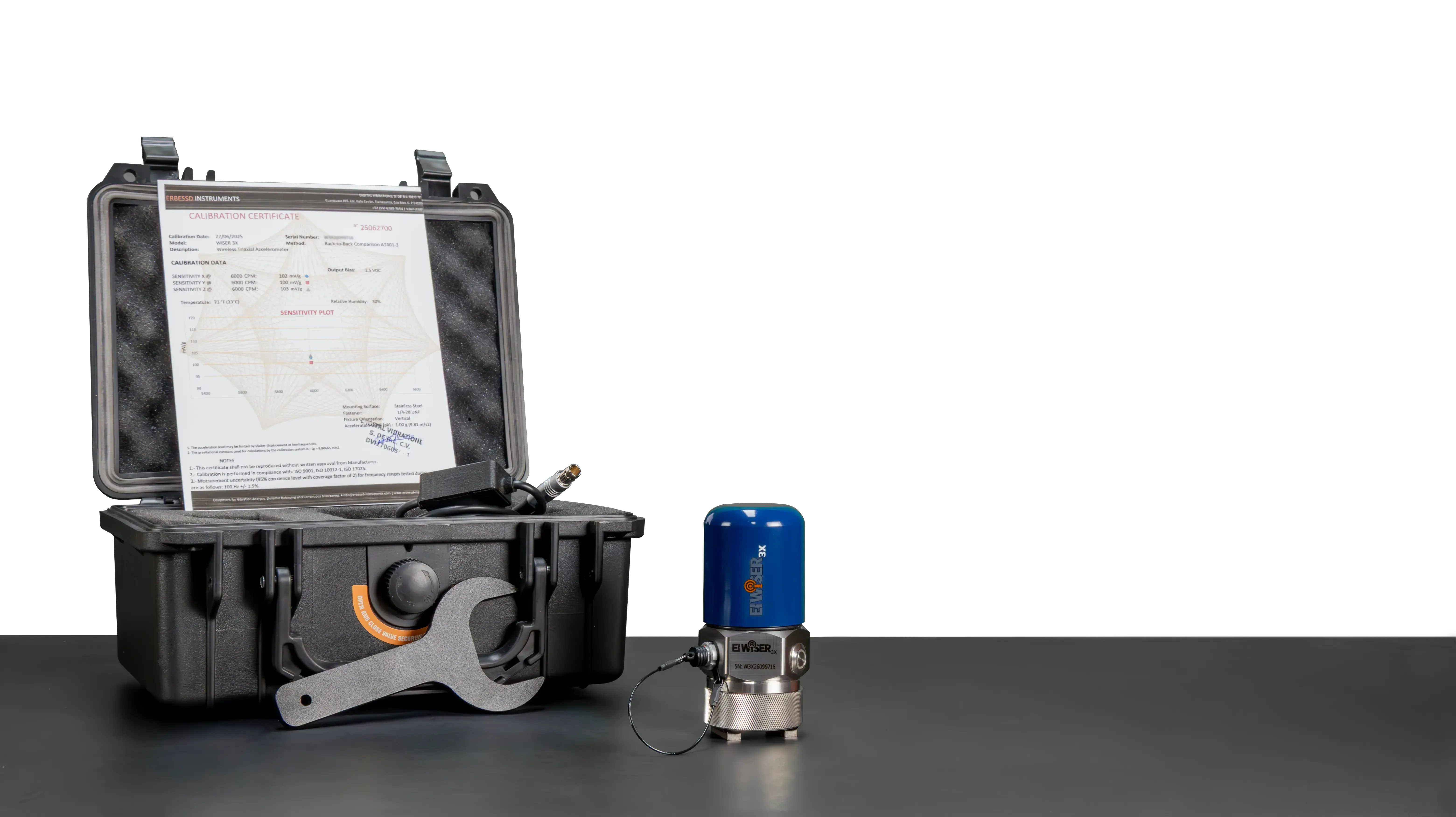 EI WiSER® 3X wireless triaxial accelerometer next to its open carrying case with the calibration certificate, charger and mounting wrench