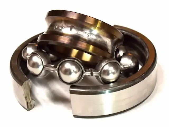 Scorched bearing with extensive damage caused by late-stage fault detection without acceleration enveloping