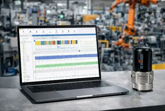 single-axis_vibration_accelerometer_for_vibration_analysis_and_balancing_573x384
