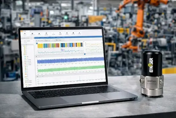 single-axis_vibration_accelerometer_for_vibration_analysis_and_balancing_573x384